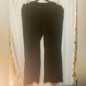 Black w/grey stripes slacks 🌸